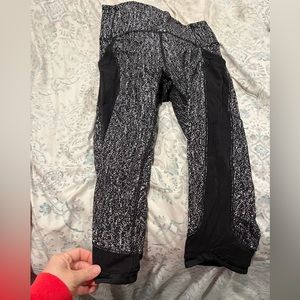 Lululemon black and white leggings size 6